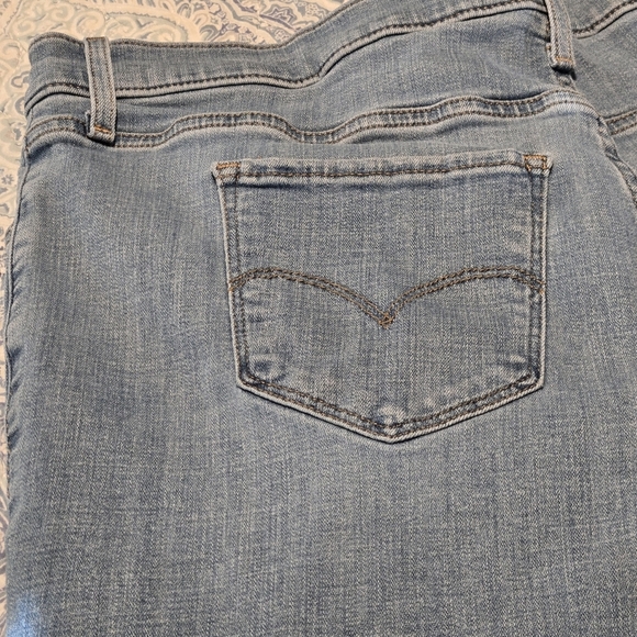 Levi's 311 Shaping Skinny Capri Jeans Plus Size 18W Light Wash Denim Zip 5Pocket - Picture 6 of 15